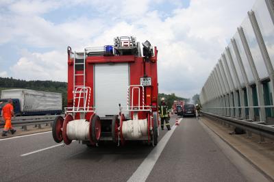 Schorndorf: Fahrzeug in Vollbrand - Vollsperrung der B 29